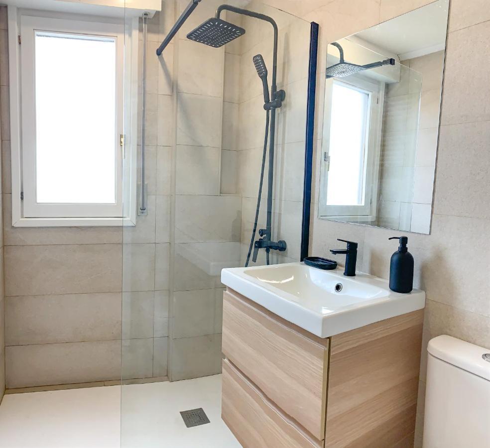 Acogedor Apartamento Con Terraza Y Parking Publico En Comillas Εξωτερικό φωτογραφία